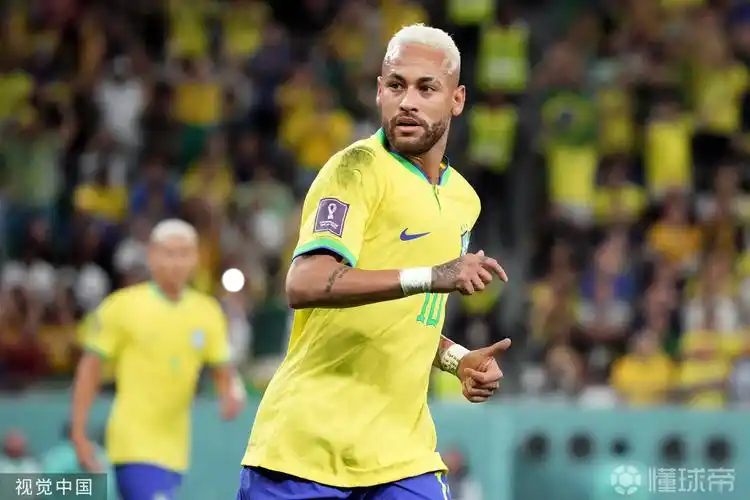 两人在场上 两人在场上