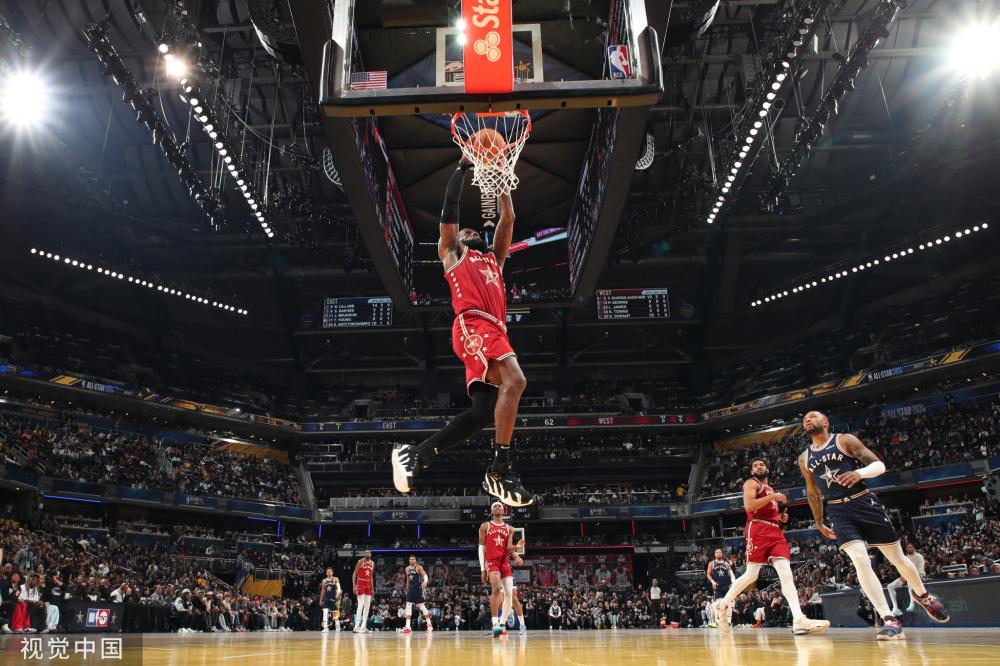 这位男子因 这位男子因